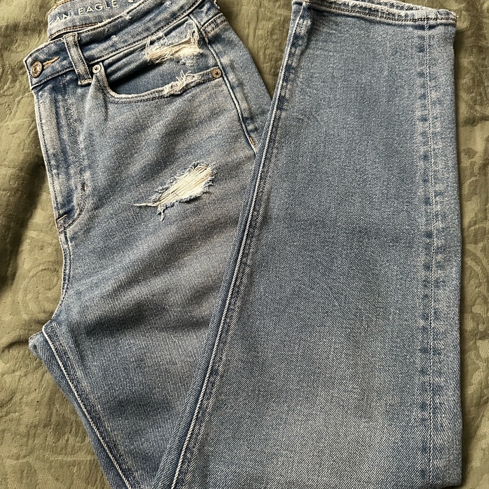American Eagle Mom Straight Distressed Blue Jeans